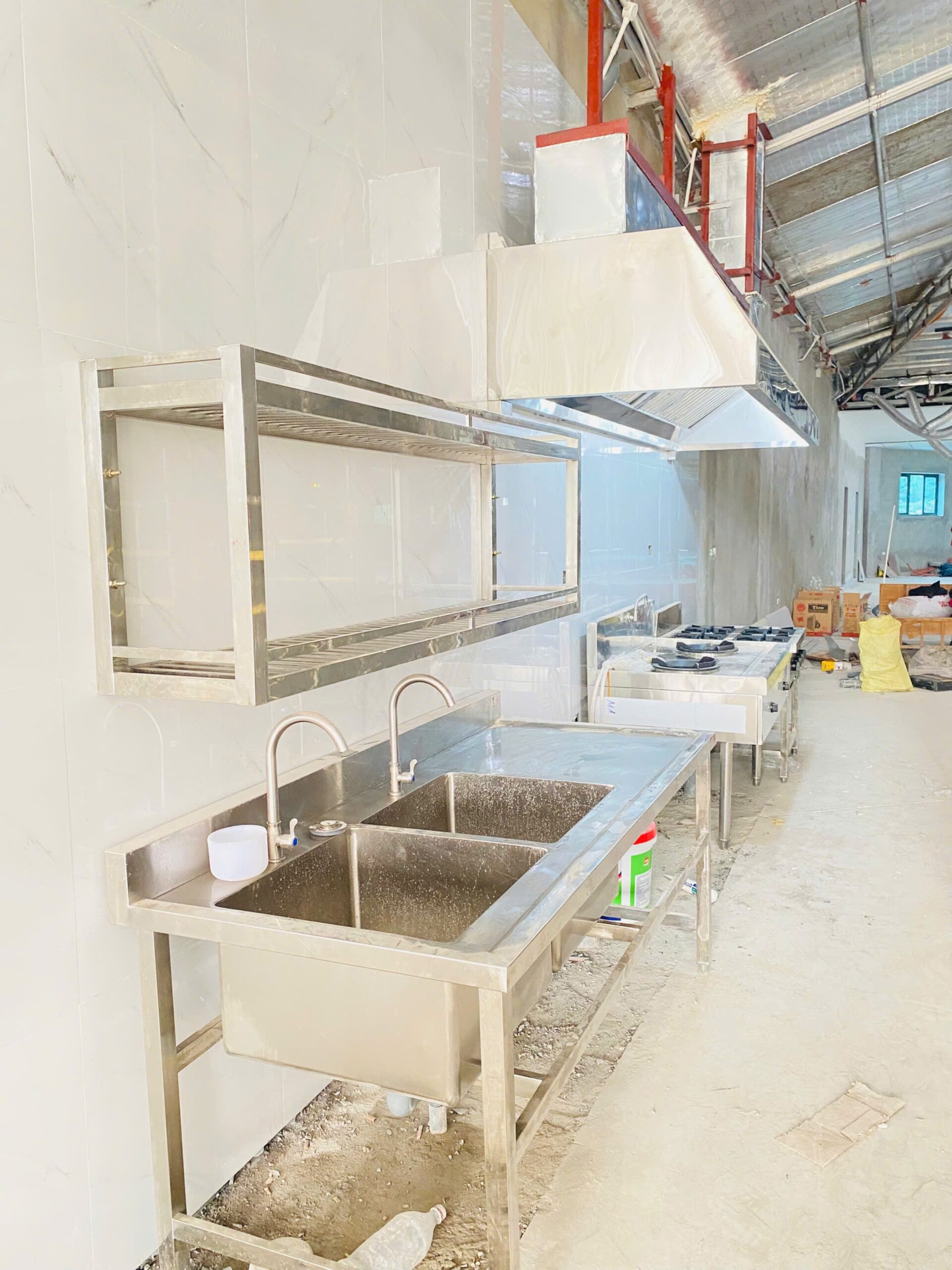 Chậu rửa công nghiệp 3 hố có giá dưới