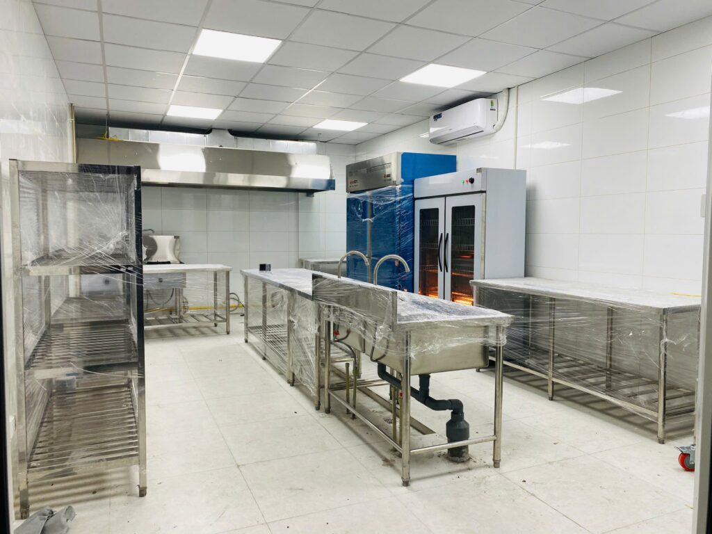 Chậu rửa công nghiệp 2 hố có giá dưới