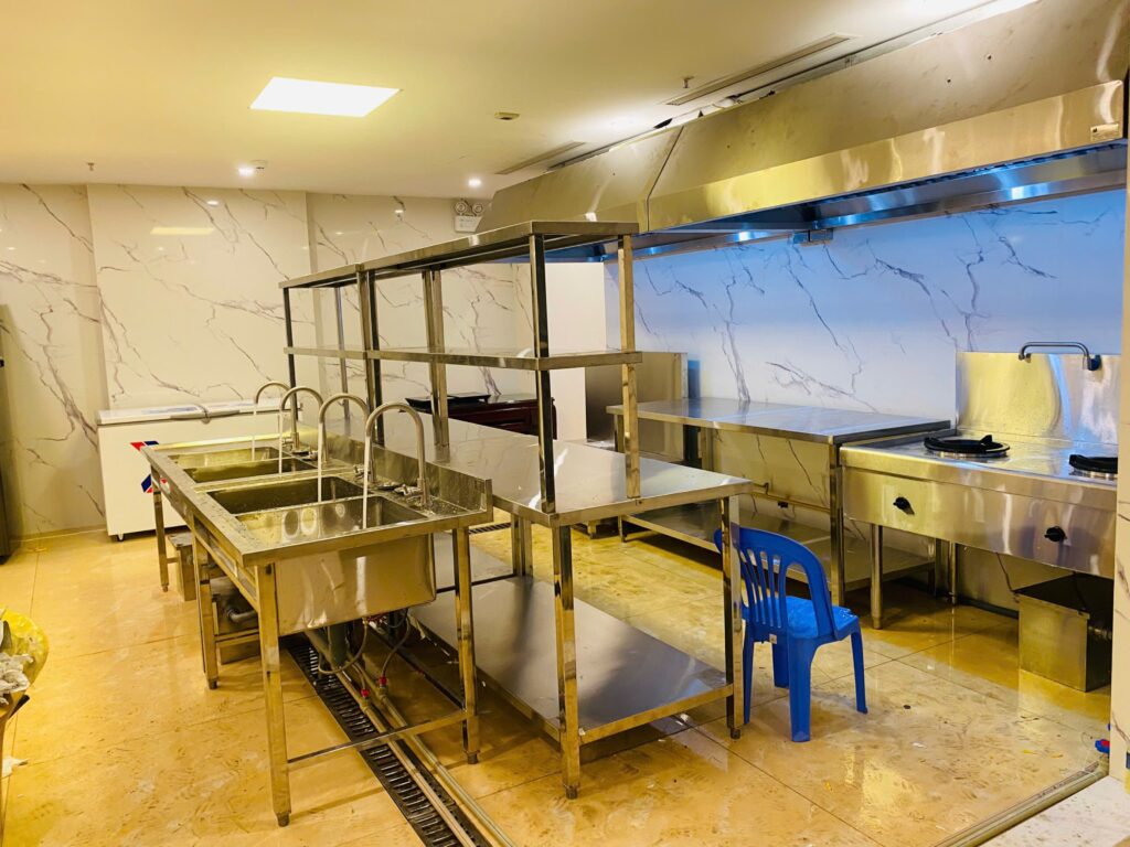 Chậu rửa công nghiệp 2 hố có giá dưới
